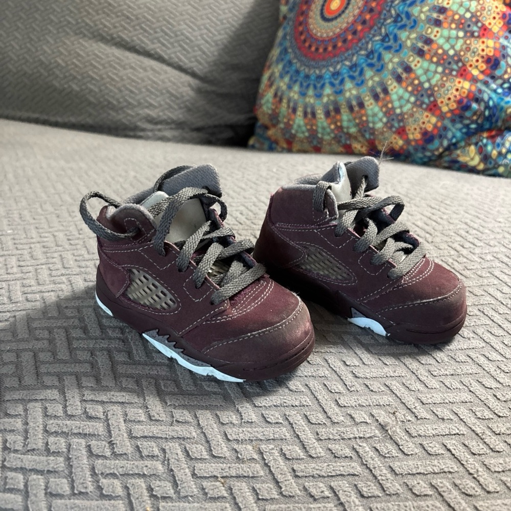 AIR JORDAN 5 RETRO SE TD
"BURGUNDY"